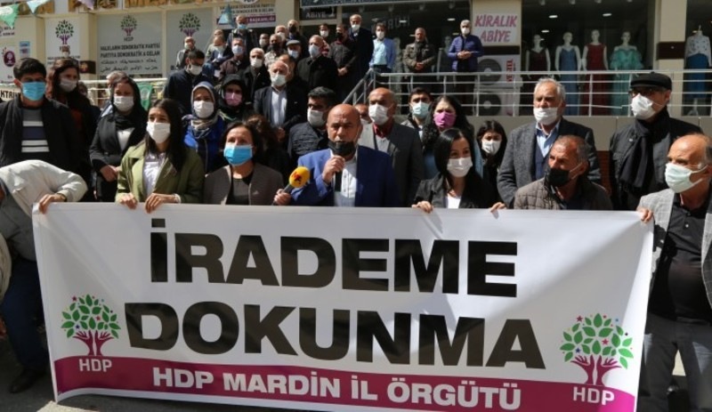 Halk, HDP'nin kapatılması talebiyle hazırlanan iddianameye karşı birçok ilde alandaydı