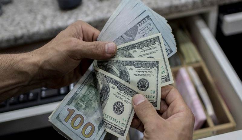 Haftanın ikinci günü dolar 8'in altında dalgalı: Tahvil faizlerinde 500 puan yükseliş endişe kaynağı