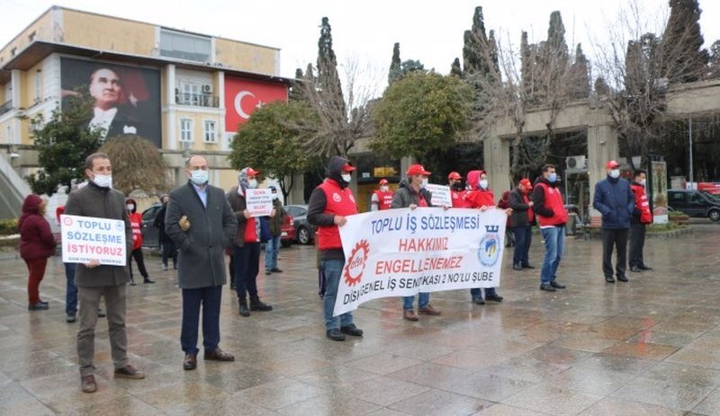 Güvenceli iş isteyen işçiler belediye binasına yürüdü: Belediye başkanı iki farklı kişiliğe sahip