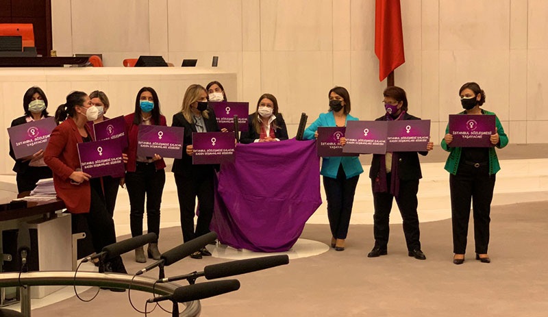Meclis'te CHP'li kadınlardan 'mor' eylem: Kadın vekile uyarı cezası verildi