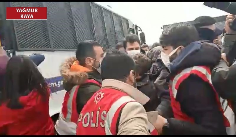 Boğaziçi öğrencileri için yapılmak istenen açıklamaya polis müdahalesi: Muhabirimiz Kaya gözaltına alındı