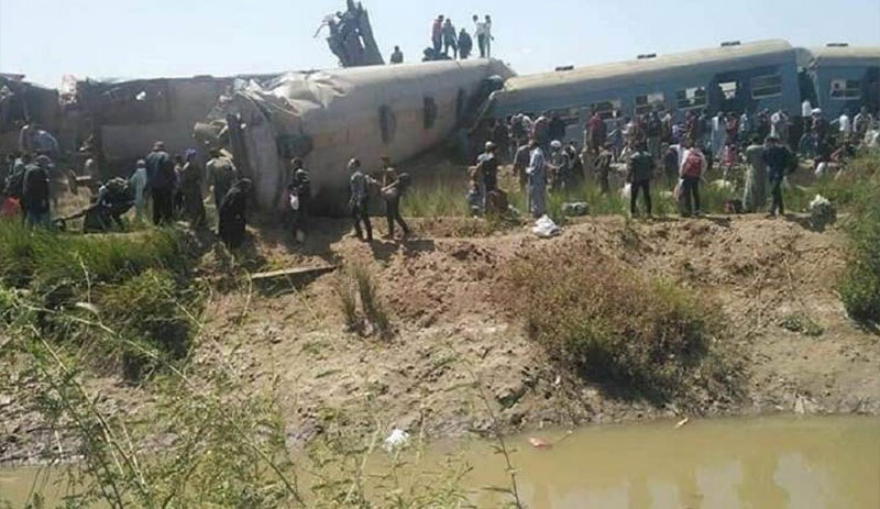 Mısır'da iki tren çarpıştı: 32 ölü