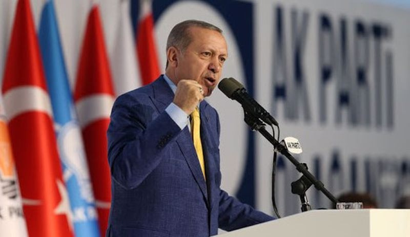 Erdoğan'dan AKP teşkilatlarına 'Sahaya inin, Türkiye'de yaptığımız değişim dönüşümü anlatın' talimatı