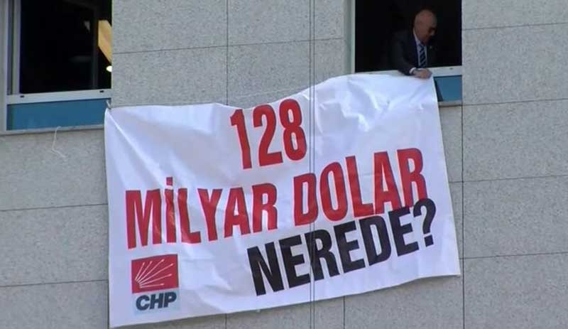 '128 milyar dolar nerede?' pankartı Meclis'e asıldı