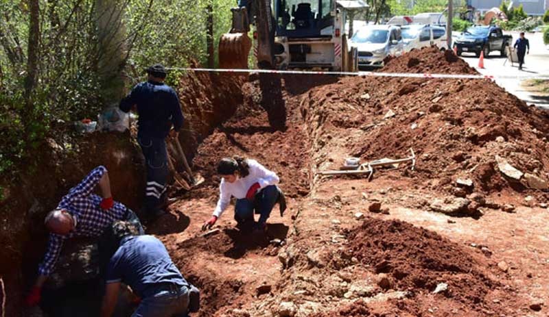 Yol çalışmasında 2 bin 300 yıllık mezar bulundu