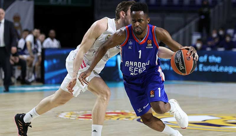 Real Madrid, Anadolu Efes'i 80-76 yendi ve seriyi 2-1'e getirdi