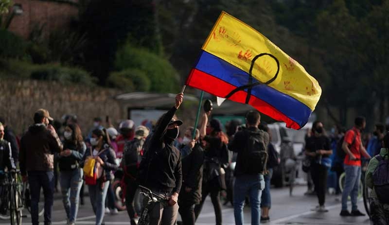 Kolombiya'da ordu ve polis, halkın üzerine ateş açtı