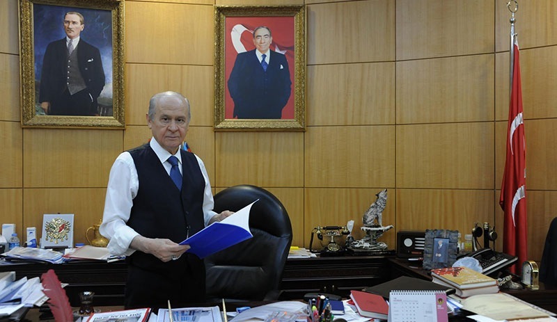 Bahçeli'nin 'yeni anayasa' çıkışı AKP'de tartışma yarattı: Ön almaya çalışıyor