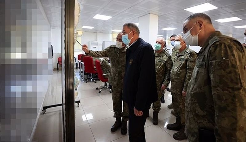 Savunma Bakanı Akar kuvvet komutanlarıyla Şırnak'a gitti, belediye başkanıyla görüştü
