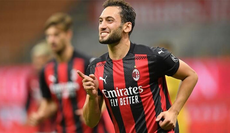 Hakan Çalhanoğlu'nun Juventus'a transfer olacağı iddia edildi