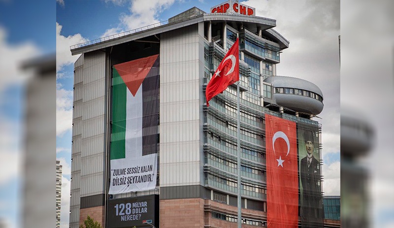 CHP Genel Merkezi'ne Filistin bayrağı asıldı: Zulme sessiz kalan dilsiz şeytandır