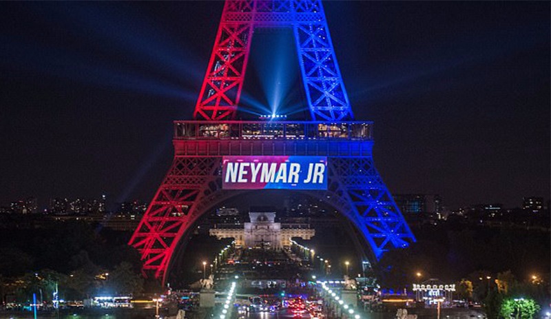 Eiffel Neymar'a "hoşgeldin" dedi