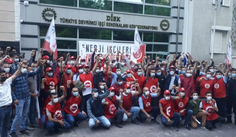 Yüzlerce BEDAŞ işçisi DİSK'e geçti: Artık yumruk olma zamanı
