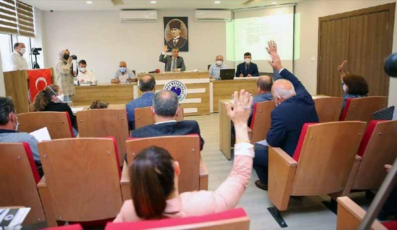 Yomra'da 5 AKP'li belediye meclis üyesi ortak açıklama yaparak istifa etti