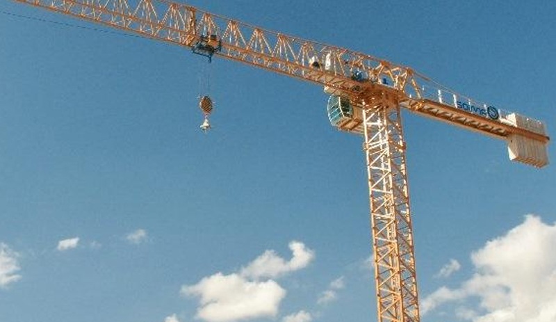 Vinçten düşen malzemenin altında kalan işçi yaşamını yitirdi