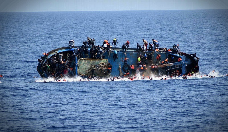 Mülteci teknesi battı: En az 300 ölü