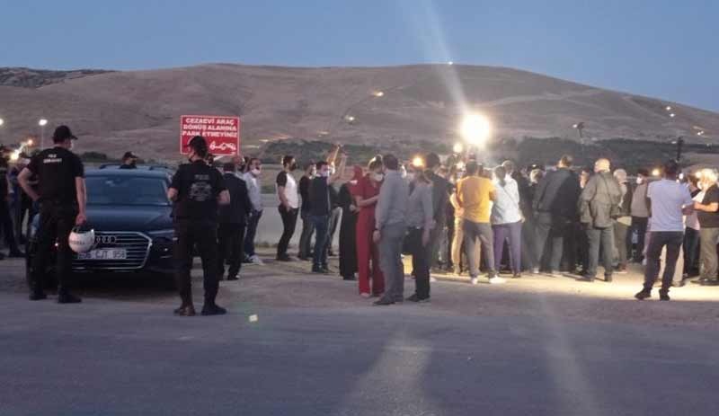 Gergerlioğlu'nu karşılamak üzere cezaevine giden vekiller ablukaya alındı