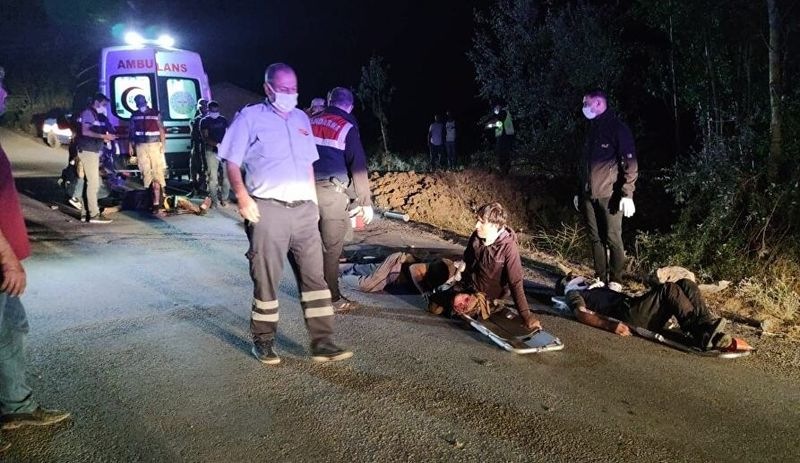 Göçmenleri taşıyan minibüs kaza yaptı: 12 ölü, 20 yaralı
