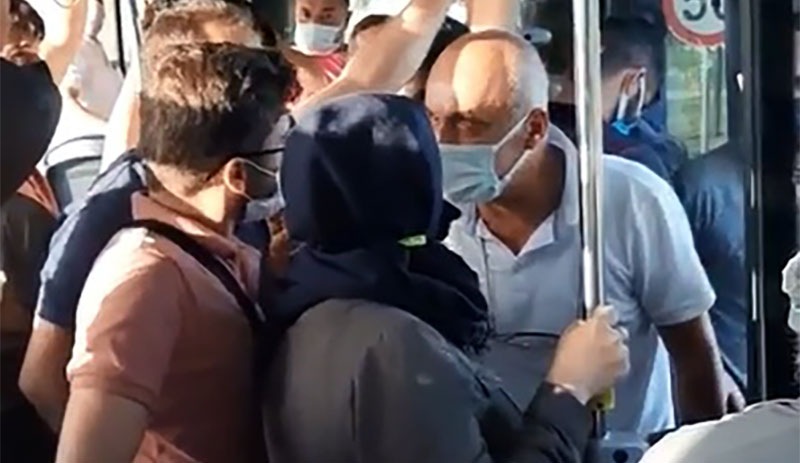 Yabancı uyruklu çift, maske takmadığı için otobüsten atıldı