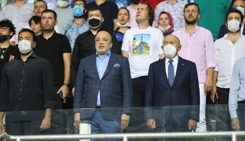 TFF Başkanı Özdemir ile AKP Sözcüsü Çelik yuhalandı
