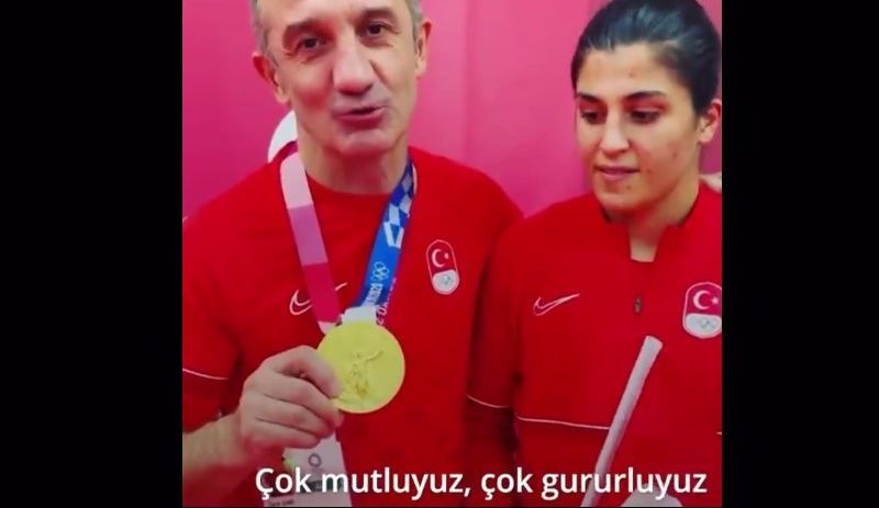 Olimpiyat Şampiyonu Sürmeneli'den altın madalyayı kendi boynuna takan antrenörüyle ilgili açıklama