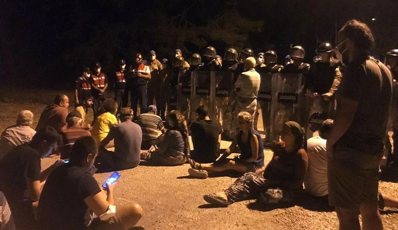 Akbelen Ormanı'ndaki direnişe gece yarısı jandarma müdahalesi: Halk sürüklenerek çıkarıldı