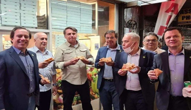 Aşı karşıtı Bolsonaro New York'ta pizzacıya alınmadı