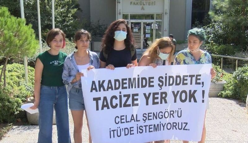 Öğrencisine cinsel saldırıda bulunduğunu itiraf eden Celal Şengör İTÜ’de protesto edildi