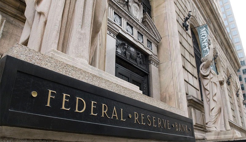 Tartışmalı finansal işlemler istifa getirdi: İki Fed yöneticisi görevi bıraktı