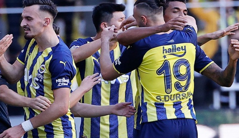 Fenerbahçe zirveyi bırakmadı