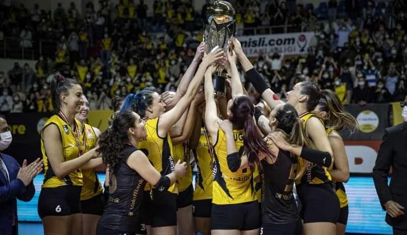 VakıfBank, Spor Toto Şampiyonlar Kupası’nı aldı