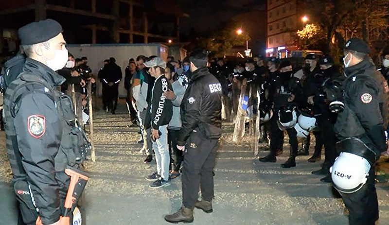 Ataşehir'de gece yarısı baskını: 200'e yakın kağıt işçisi gözaltına alındı