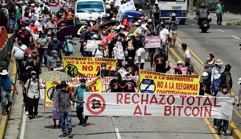 Resmi para birimi ilan edilmişti: El Salvadorlular Bitcoin'i benimseyemedi
