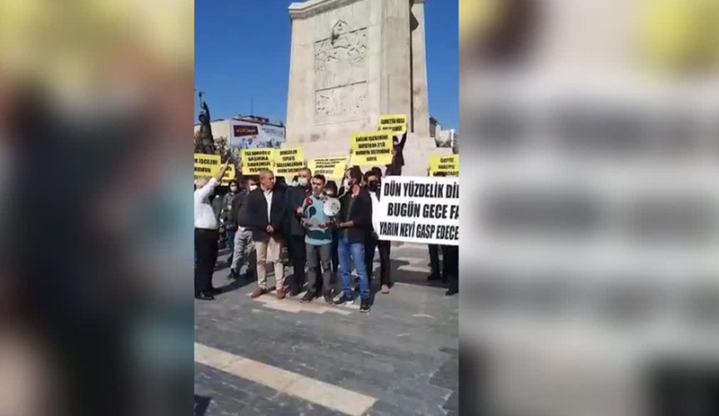 Sağlık işçileri, TİS'teki yüzde 35 gece mesai zammının kaldırmasını protesto etti