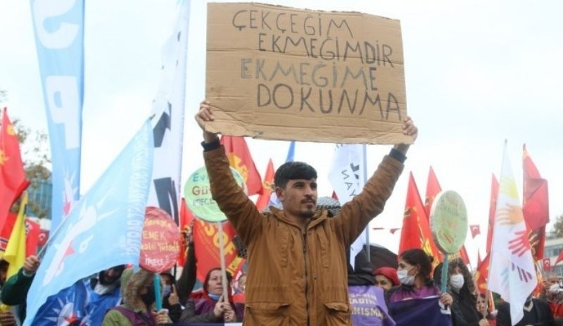 İşçiler kürsüden seslendi: Direnerek kazanacağız