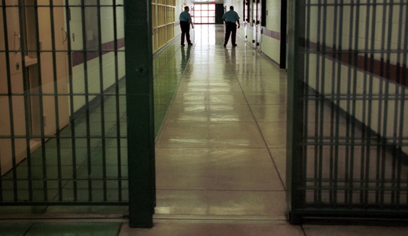 İktidarın en fazla 'yatırım' yaptığı cezaevlerinde tutuklular karton üzerinde uyuyor