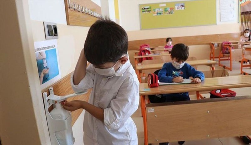 Bakan Koca'dan 'okulların kapanacağı' iddialarına ilişkin açıklama