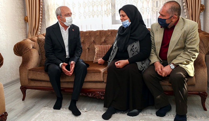 Kılıçdaroğlu öldürülen Başak Cengiz'in ailesini ziyaret etti