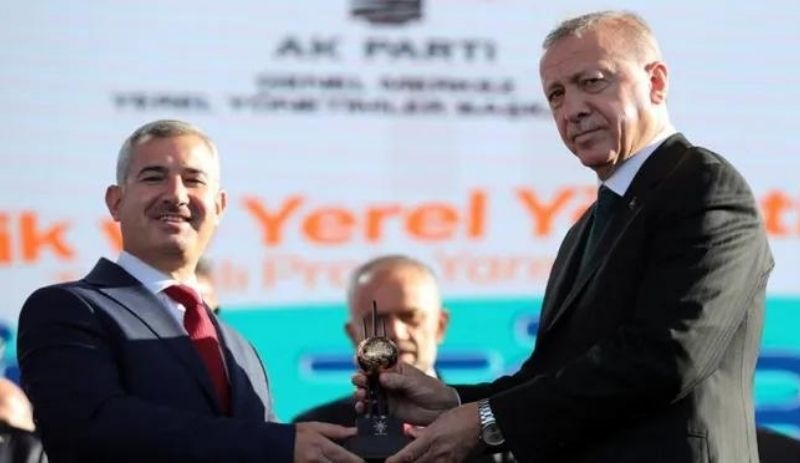 Gri pasaportla yurt dışına insan kaçırmışlardı, Erdoğan ödül verdi
