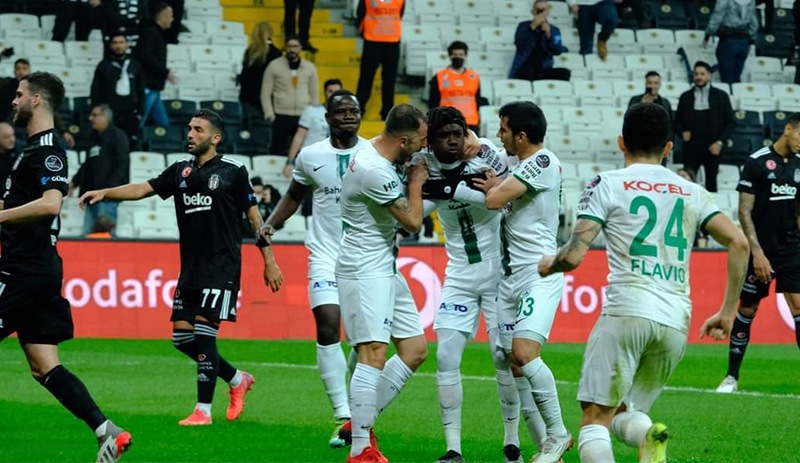 Beşiktaş 4-0 mağlup oldu: Taraftar tepkili