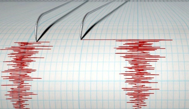 İzmir'de art arda iki deprem