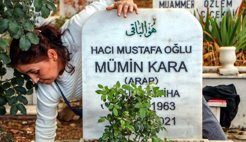 Engelli eşi dövülerek öldürülen kadın, korkudan mezarına gidemiyor