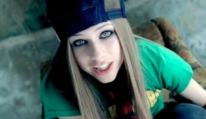Avril Lavigne Sk8er Boi şarkısının Filmi Geliyor