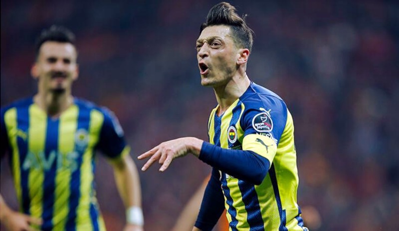 Fenerbahçe'nin 9 kişilik rakibini yenemediği maçta Mesut Özil kariyerinde bir ilki yaşadı