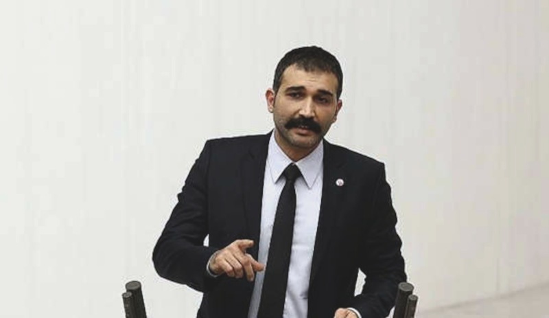 Eski milletvekili Barış Atay'dan oyunculuk ve yönetmenliğe geri dönüş sinyali