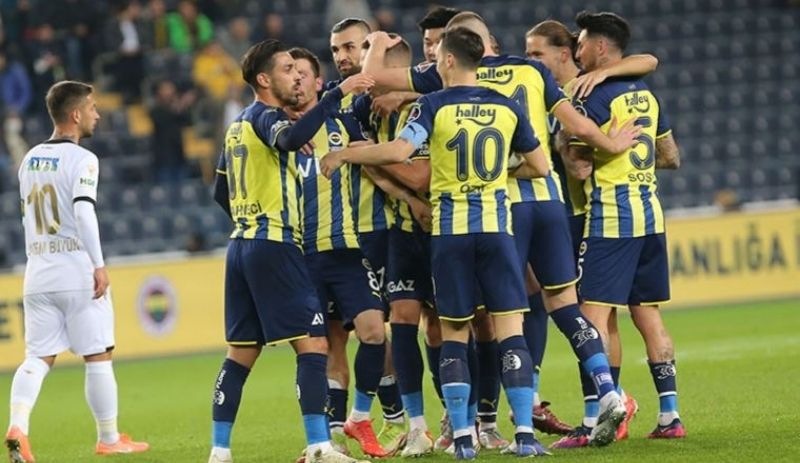 Fenerbahçe'nin yeni teknik direktörle ilk maçında 11 isim