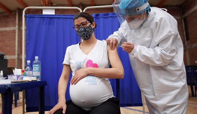 Hamilelerde korona aşısının hayati olduğunu belirten uzmanlar: Şiddetle tavsiye ediyoruz