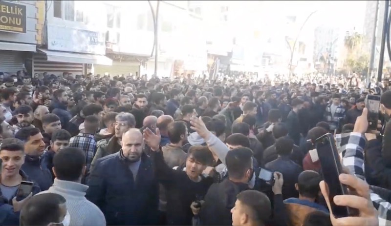 Mardin ve Diyarbakır'da elektrik zammı protestosu: Polis müdahale etti