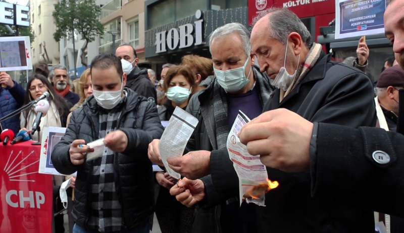 İzmir'in 30 ilçesinde zamlar protesto edildi