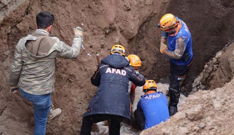 Kayseri'de göçük: Toprak altında kalan işçi kurtarıldı